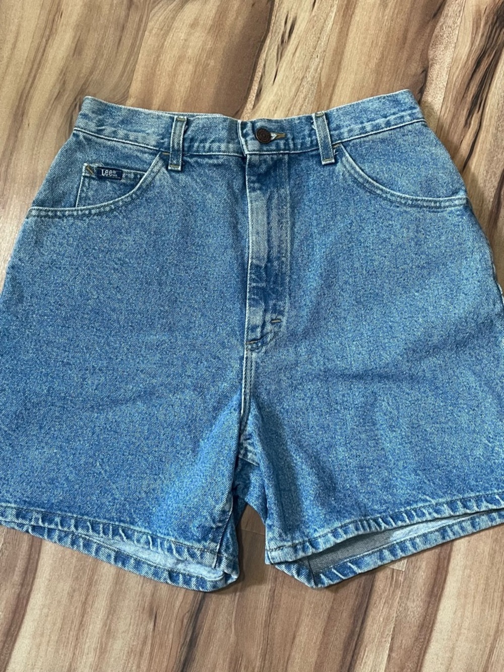 Vintage 90s Lee High Waisted Denim Mom Shorts - Medium Wash - Size 12